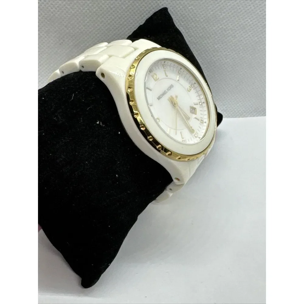 Michael Kors MM5249 Women's White Acrylic Analog Dial Quartz Wrist Watch JNA282